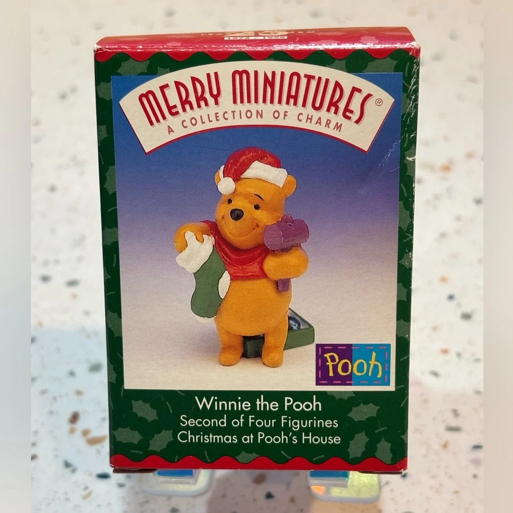 Hallmark Merry Miniatures‎ 1999 Winnie the Pooh Figurine Christmas at Pooh’s